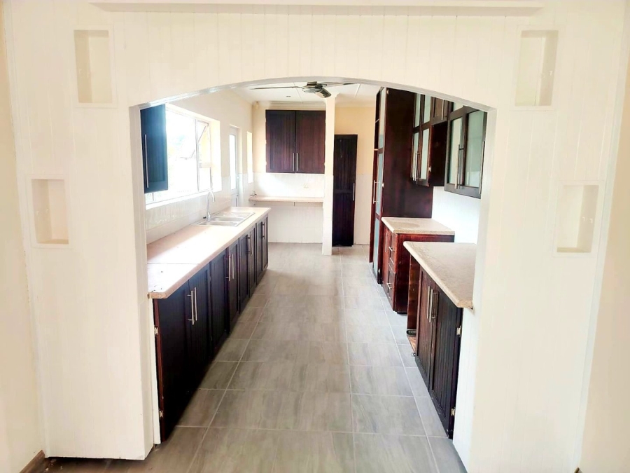 5 Bedroom Property for Sale in Beacon Bay Eastern Cape